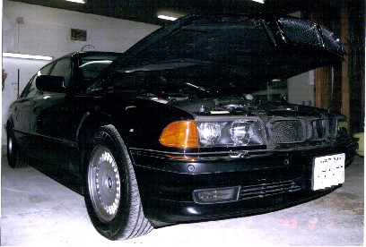 BMW750iL̃{lbgC