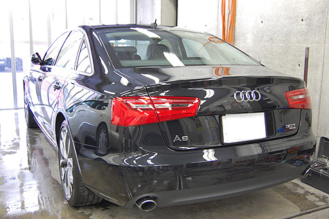 アウディ・A6・3.0Tクワトロを後ろから撮影