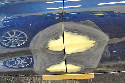 BMW218iアクティブ・ツアラー、前後ドアの凹み傷 | 和光自動車