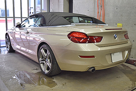 BMW・640i・カブリオレ(F12)を後ろから撮影