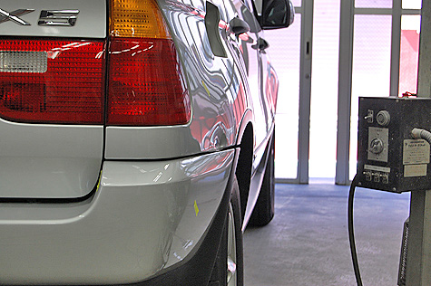 BMW X5 3.0i (E53)のリヤ周り修理