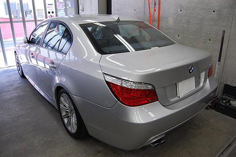 BMW 525i (E60) ̑ÕKX[C