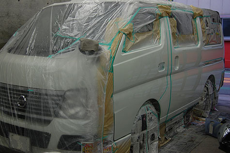日産キャラバンの側面の傷修理.色は3コートパール｜東京の和光自動車
