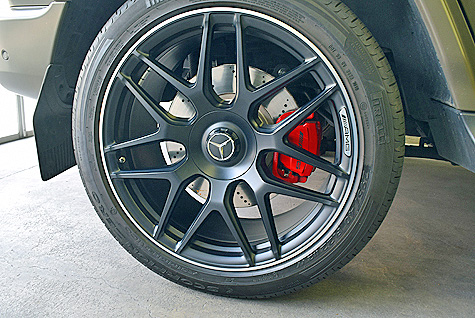 AMG�G63 (W463A)�̃z�C�[�������t��