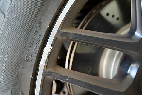 AMG�G63 (W463A)�̉E��z�C�[���̃K�����̏ڍ�
