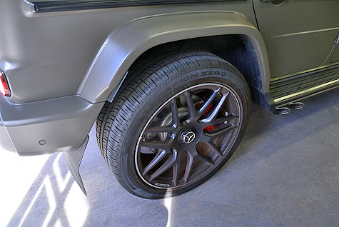 AMG�G63 (W463A)�̉E��z�C�[���̏�