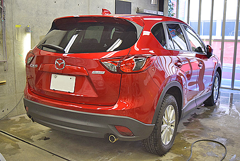 マツダ・CX-5(KE)を後ろから撮影