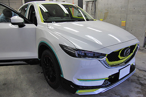 マツダ・CX-5 XD Lパッケージをコーティング前にマスキング