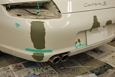 ポルシェ911カレラのバンパーを修理