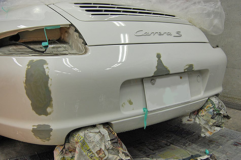 ポルシェ911カレラのバンパーパテを研いだところ