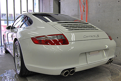 ポルシェ911カレラのリヤバンパー修理が無事終了