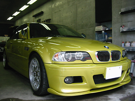 E46M3̓I[o[tF_[ɂȂĂ