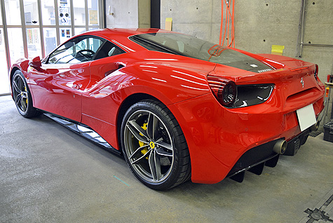 �t�F���[���E488GTB����납��B�e