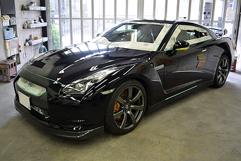 ニッサン・GT-R (R35)をマスキング